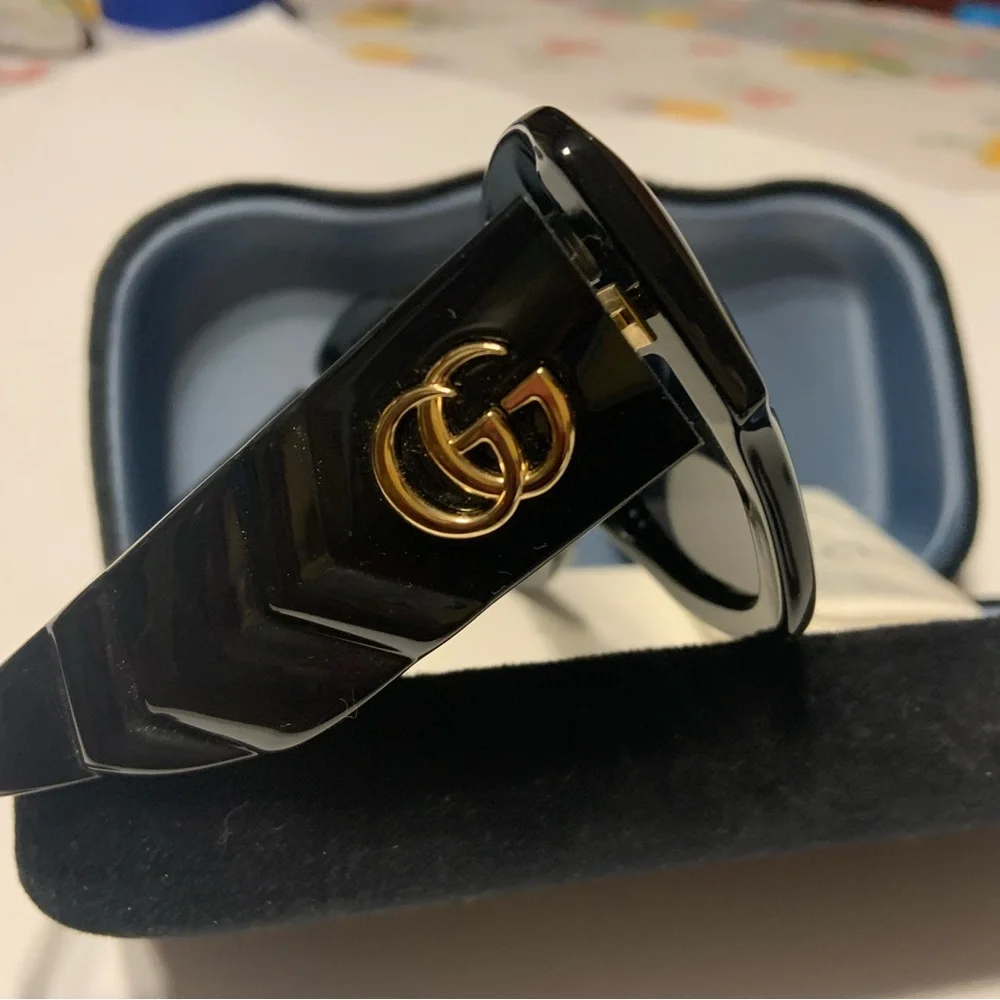 NWT Gucci‎ Elegant Black Women's Sunglasses
